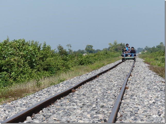 Battambang- bamboo train (28)